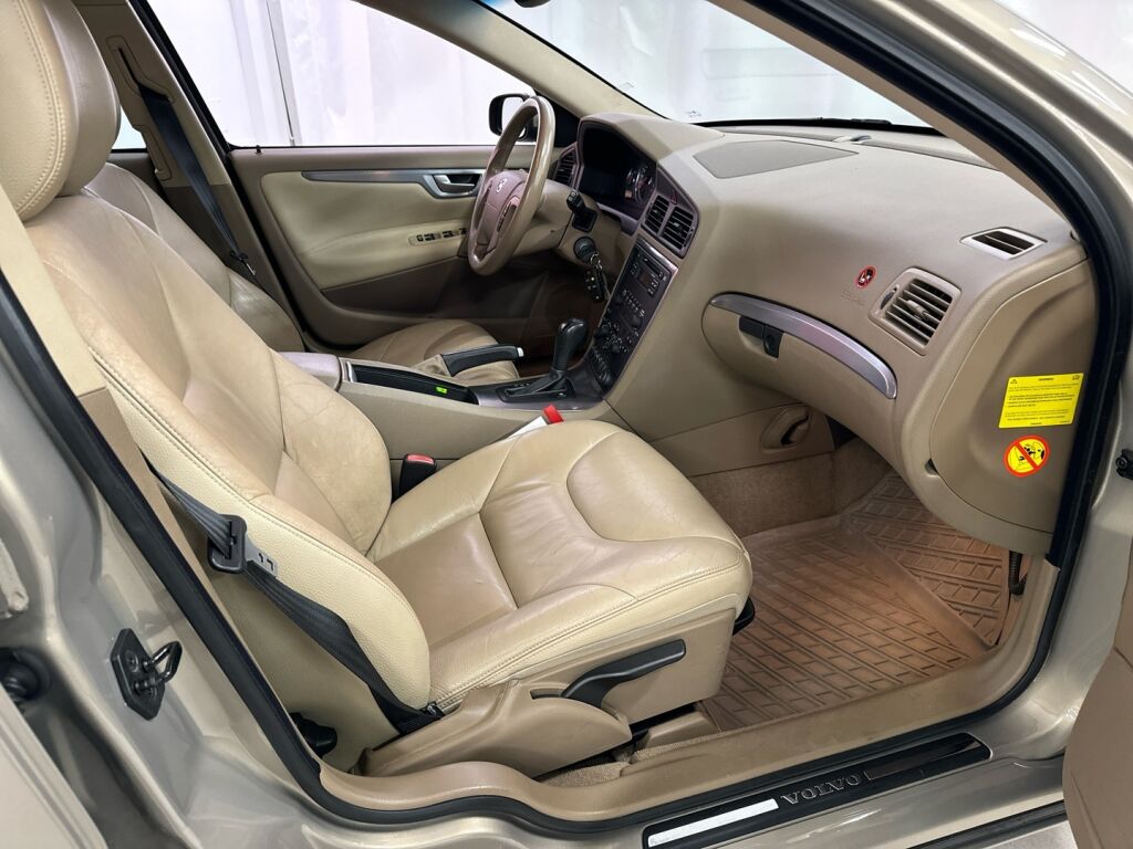 Volvo V70 2005 Ruskea (beige)