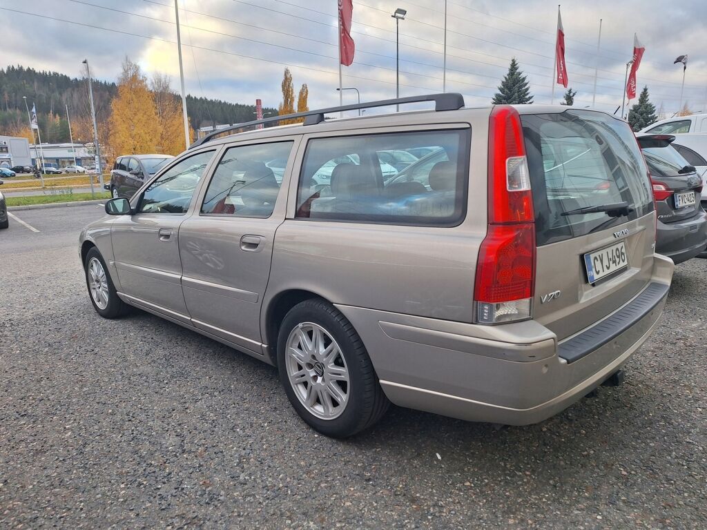 Volvo V70 2005 Ruskea (beige)