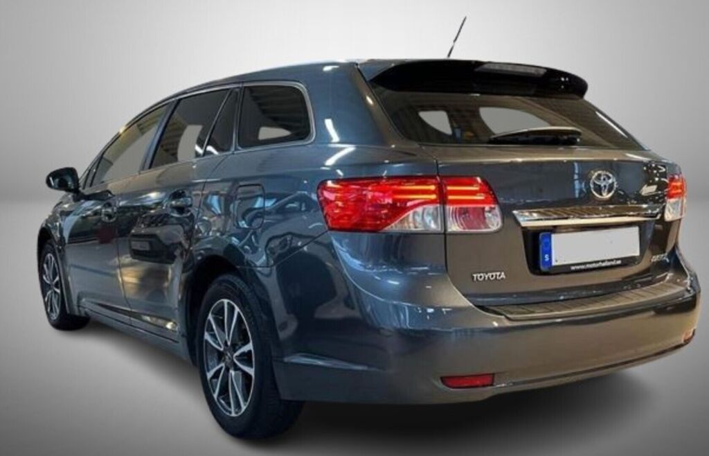 Toyota Avensis 2013 Harmaa