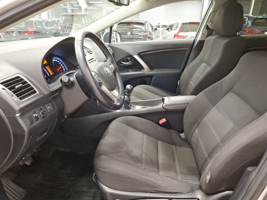 Toyota Avensis 2013 