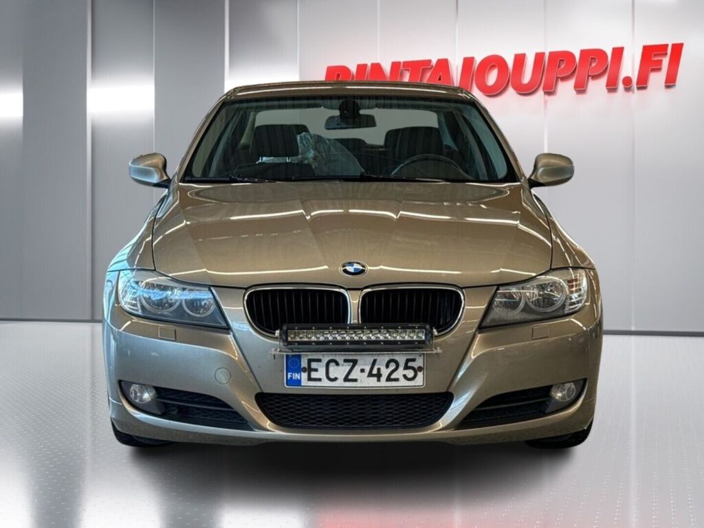 BMW 318 2009 Ruskea (beige)