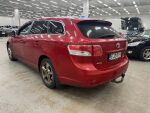 Toyota Avensis 2010 Punainen