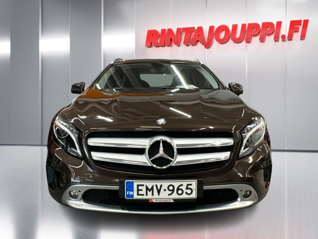 Mercedes-Benz GLA 2014 Ruskea (beige)