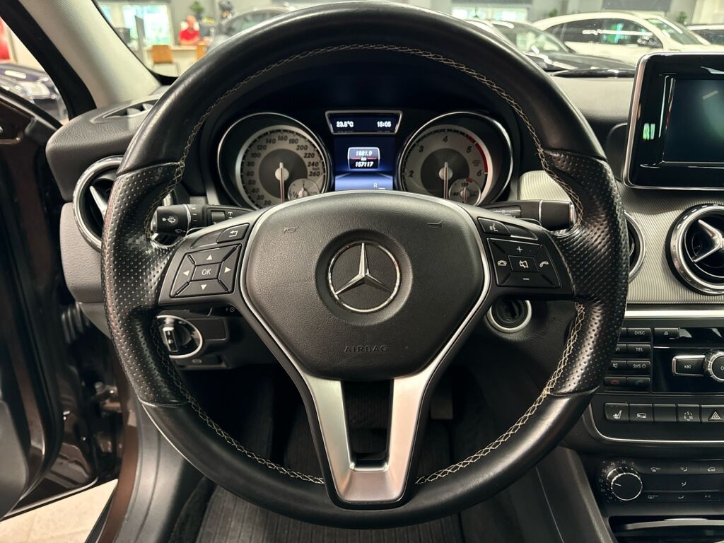 Mercedes-Benz GLA 2014 Ruskea (beige)