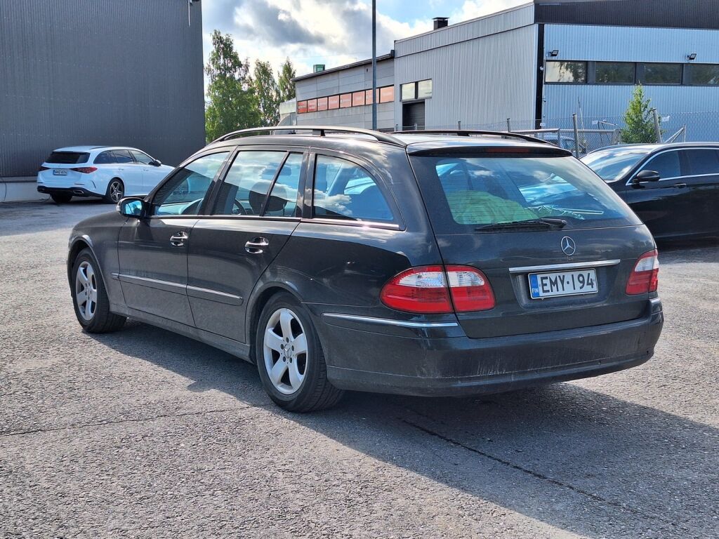 Mercedes-Benz E 2005 Musta