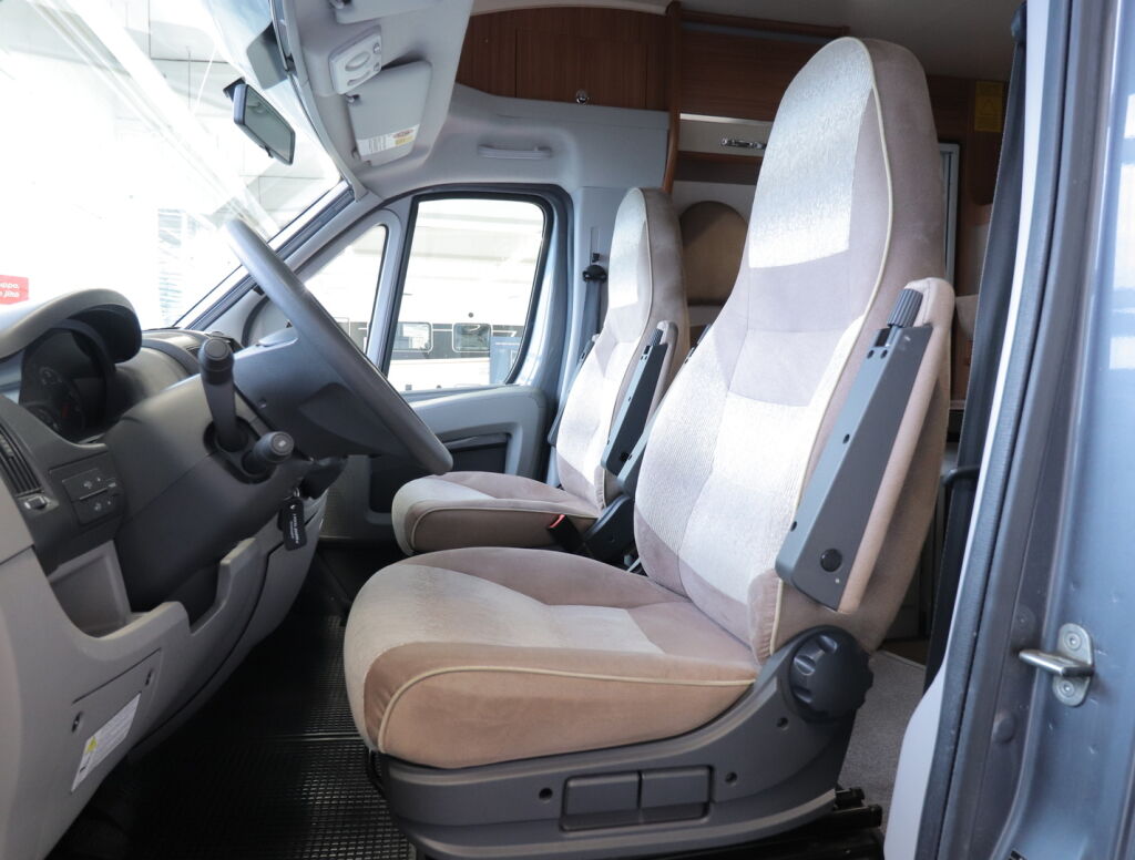 Adria Coral Plus 670 SLL 2012 Valkoinen