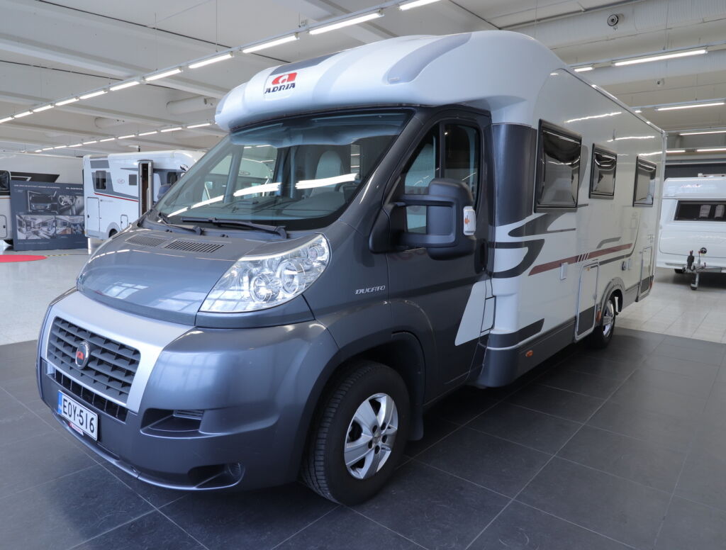 Adria Coral Plus 670 SLL 2012 Valkoinen