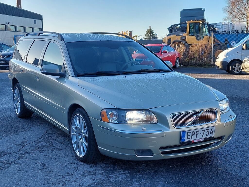 Volvo V70 2006 Keltainen