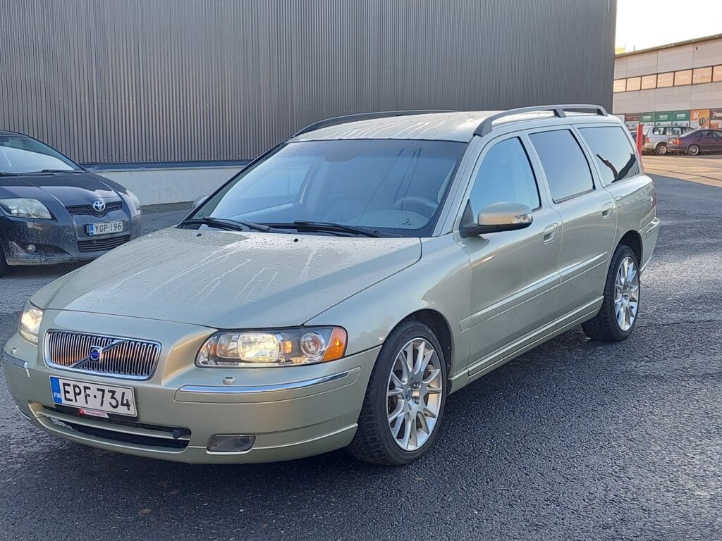 Volvo V70 2006 Keltainen