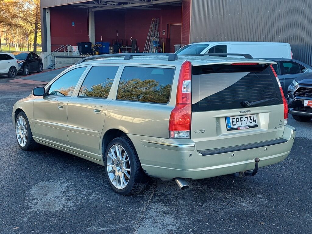 Volvo V70 2006 Keltainen