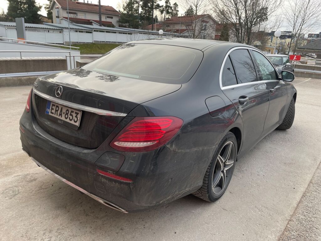 Mercedes-Benz E 2020 Musta