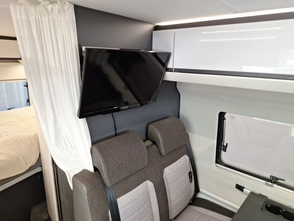 Adria TWIN SUPREME 600 SPB 2021 Harmaa