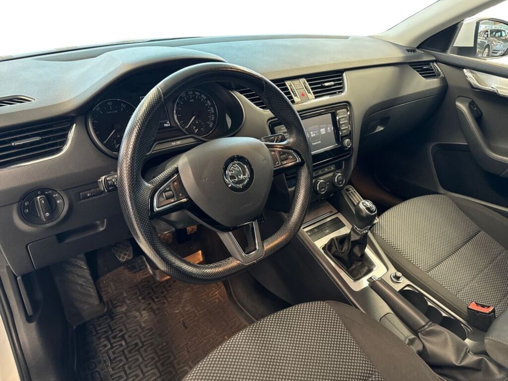 Skoda Octavia 2017 Valkoinen