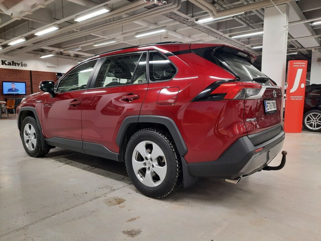 Toyota RAV4 2022 Punainen