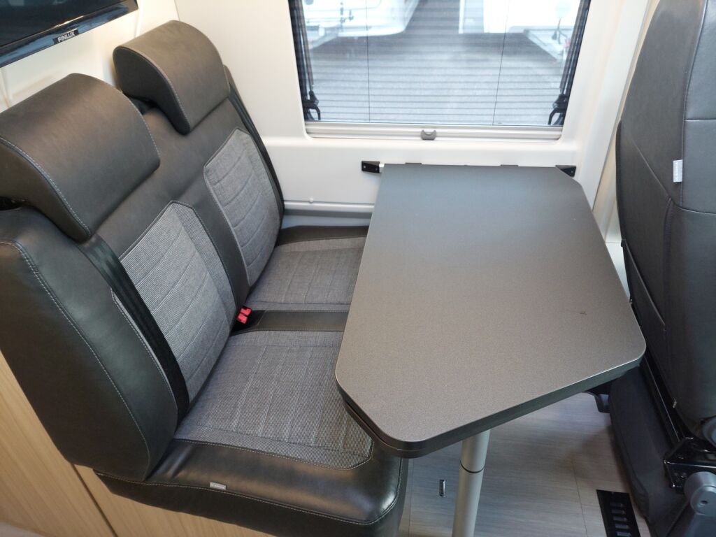 Adria Twin Axess 640 SL 2021 Valkoinen