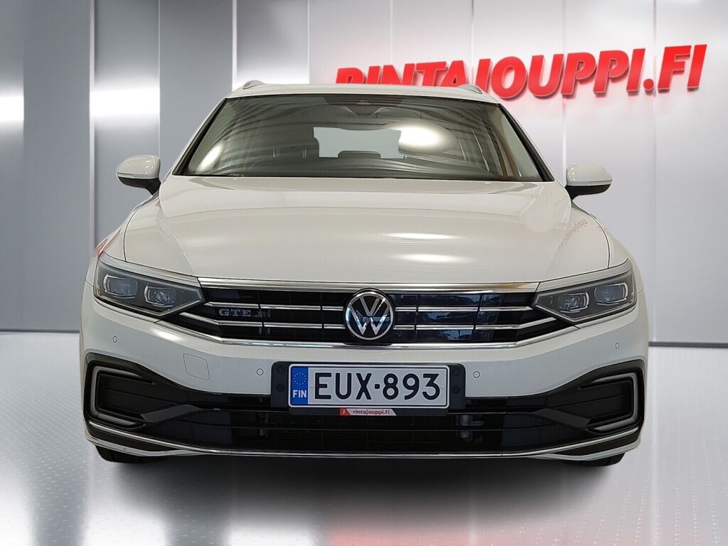 Volkswagen Passat 2021 Valkoinen