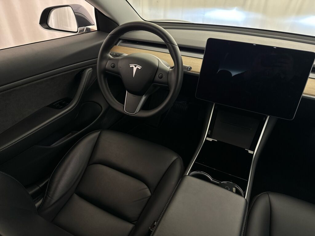 Tesla Model 3 2019 Harmaa