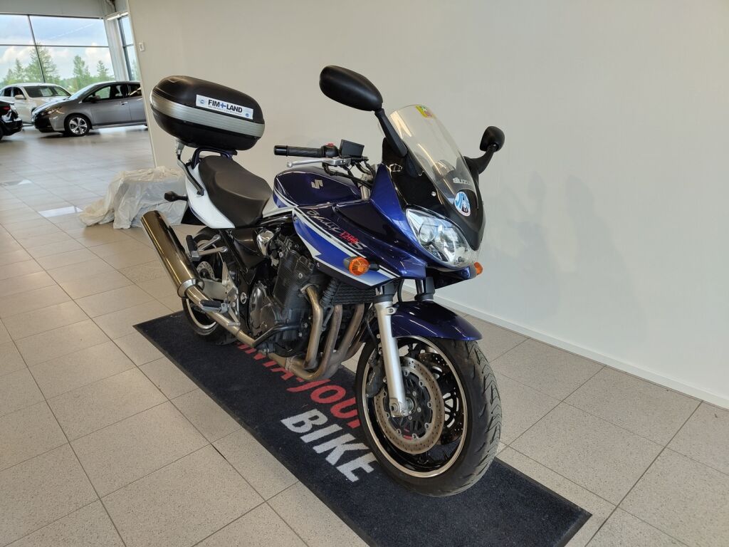 Suzuki GSF 2005 moniväri