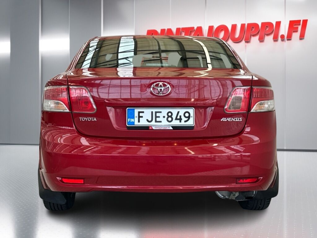 Toyota Avensis 2009 Punainen