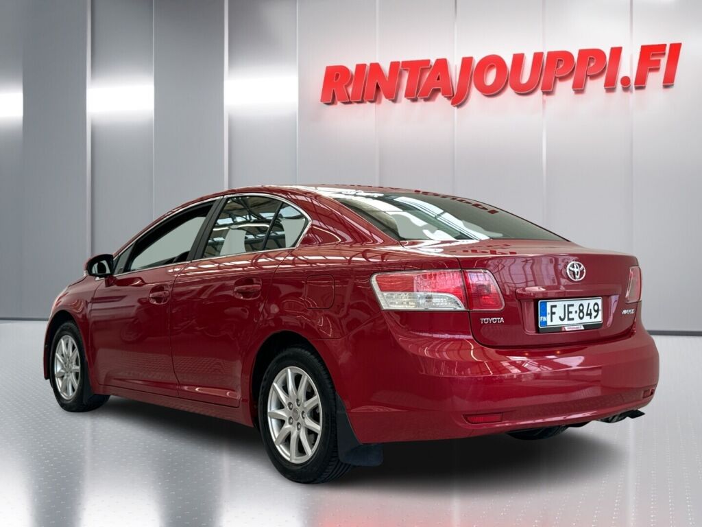 Toyota Avensis 2009 Punainen