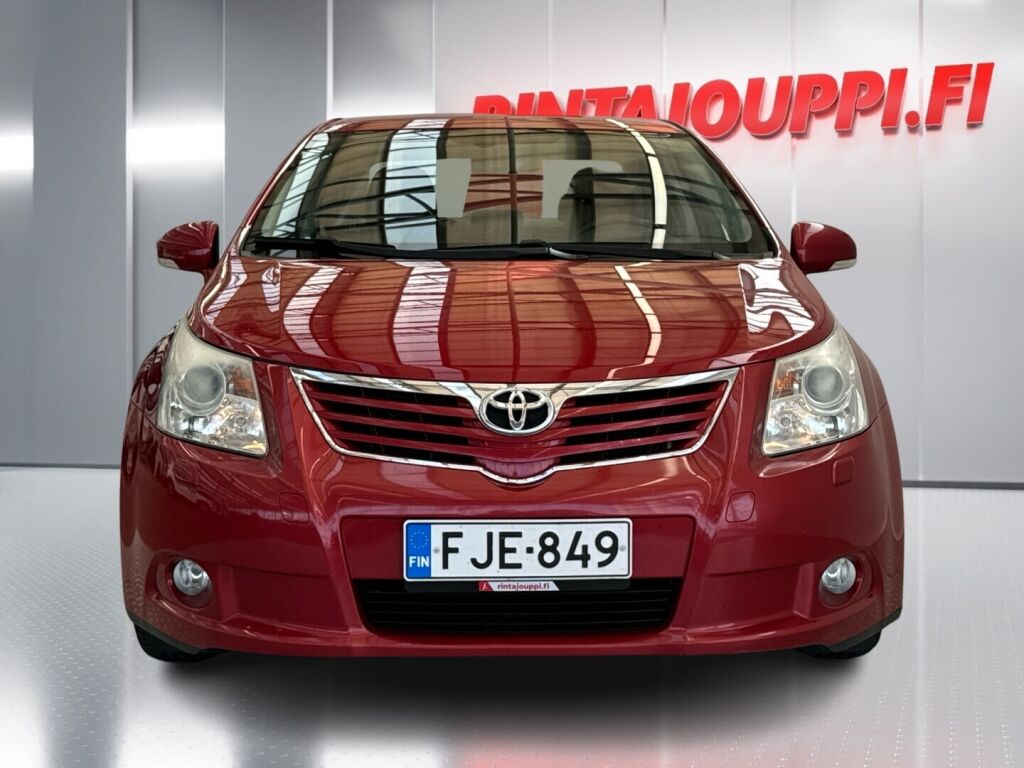 Toyota Avensis 2009 Punainen