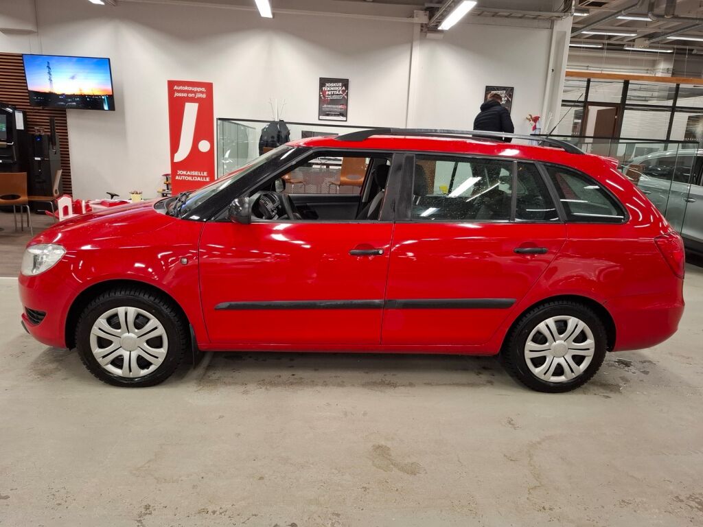 Skoda Fabia 2011 Punainen