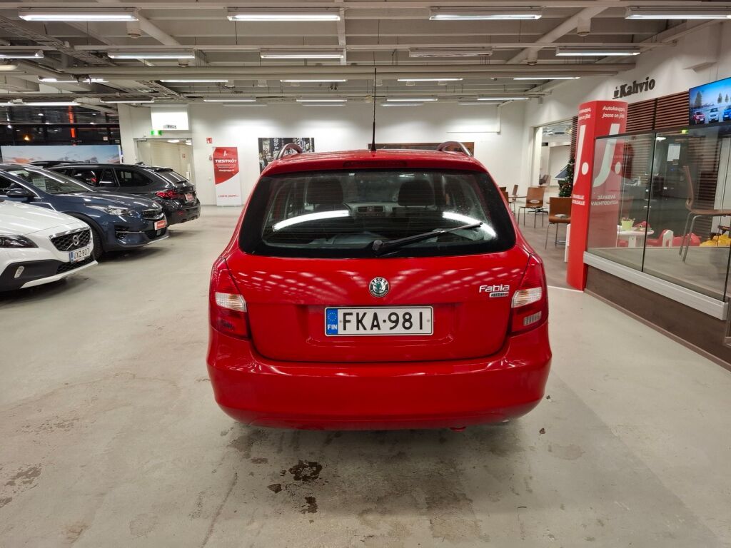 Skoda Fabia 2011 Punainen