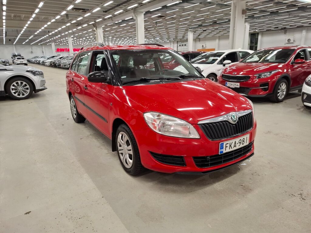 Skoda Fabia 2011 Punainen