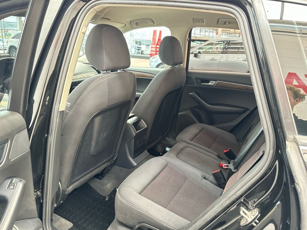 Audi Q5 2011 Musta