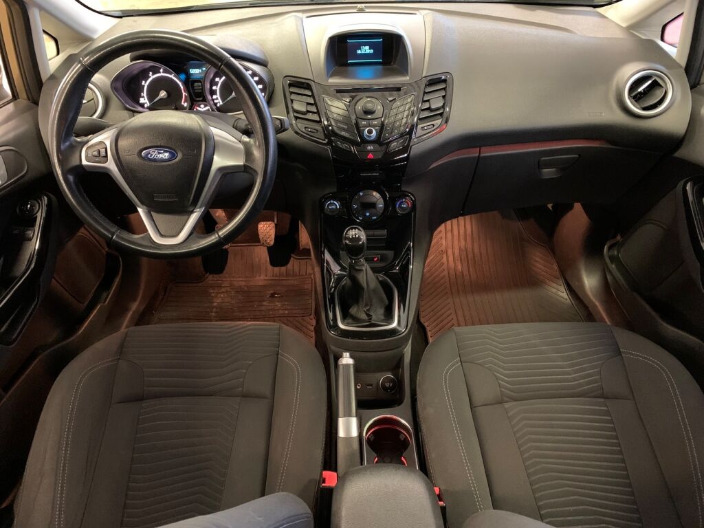 Ford Fiesta 2013 Ruskea (beige)