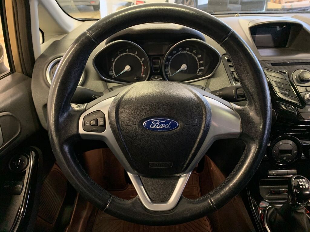 Ford Fiesta 2013 Ruskea (beige)