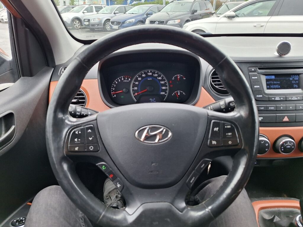 Hyundai i10 2014 Oranssi