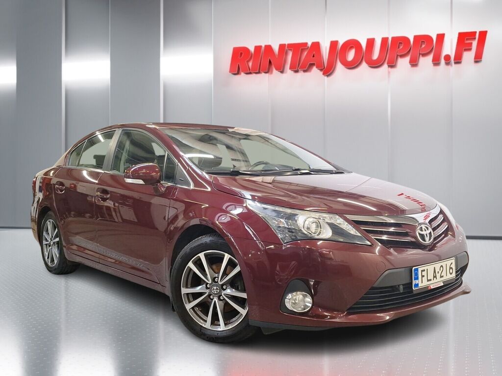 Toyota Avensis 2013 Punainen