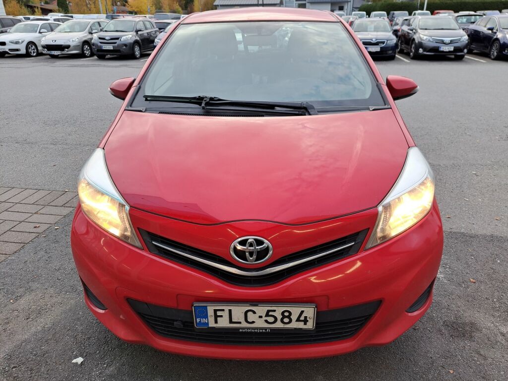 Toyota Yaris 2013 Punainen