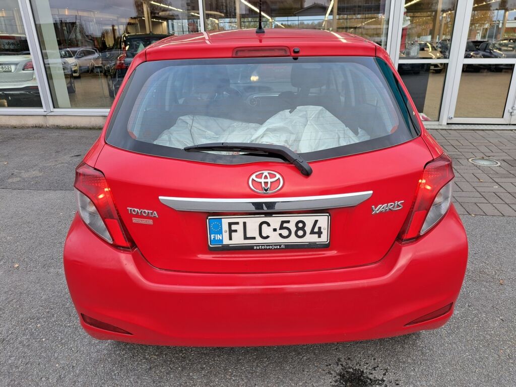 Toyota Yaris 2013 Punainen