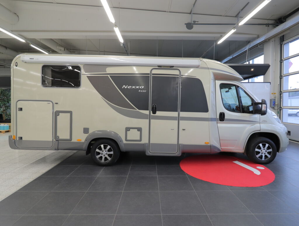 Bürstner Nexxo 690 2015 Ruskea (beige)