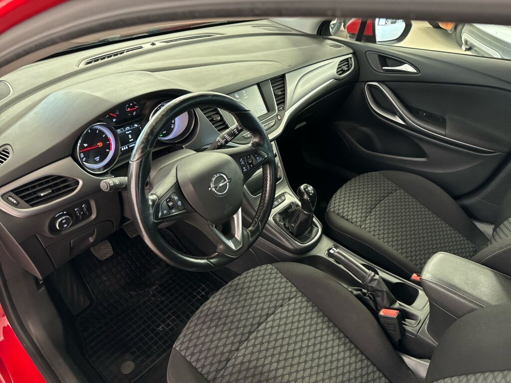 Opel Astra 2016 Punainen