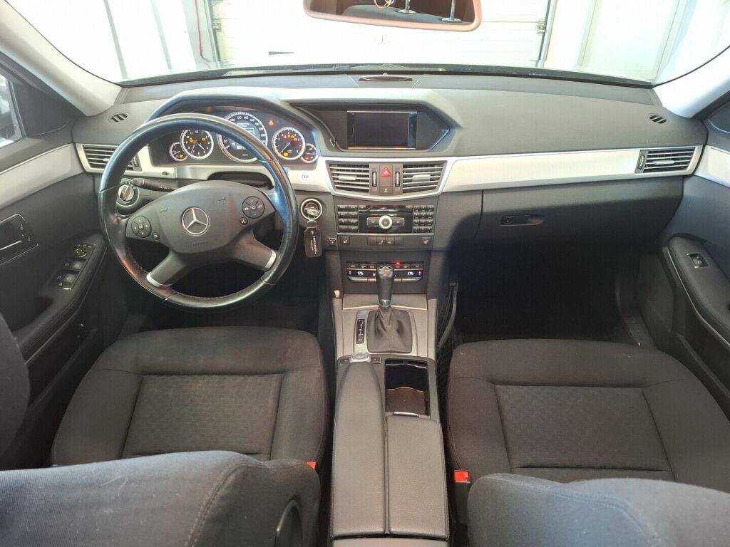 Mercedes-Benz E 2010 Harmaa