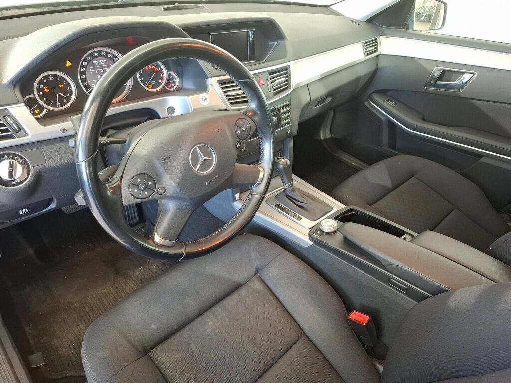 Mercedes-Benz E 2010 Harmaa