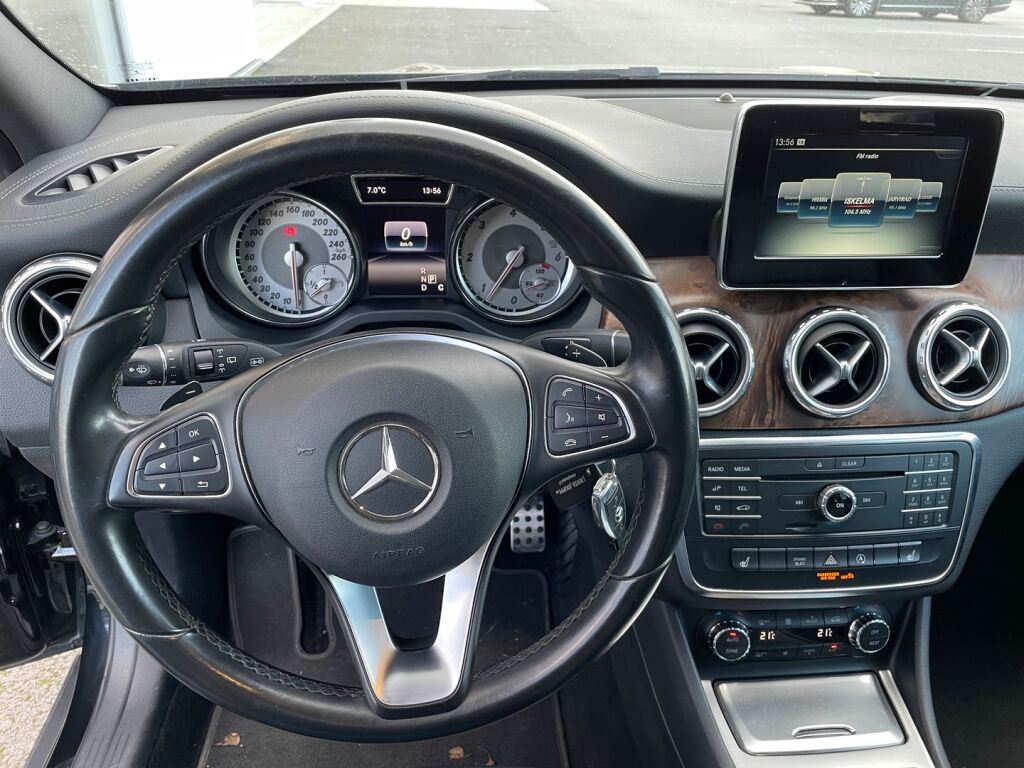 Mercedes-Benz GLA 2016 Musta