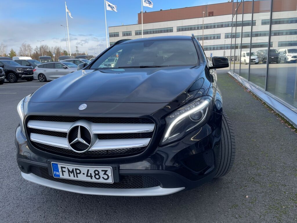 Mercedes-Benz GLA 2016 Musta