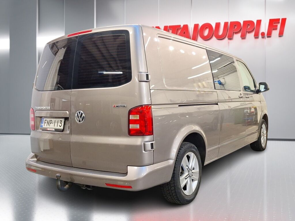 Volkswagen Transporter 2018 Ruskea (beige)