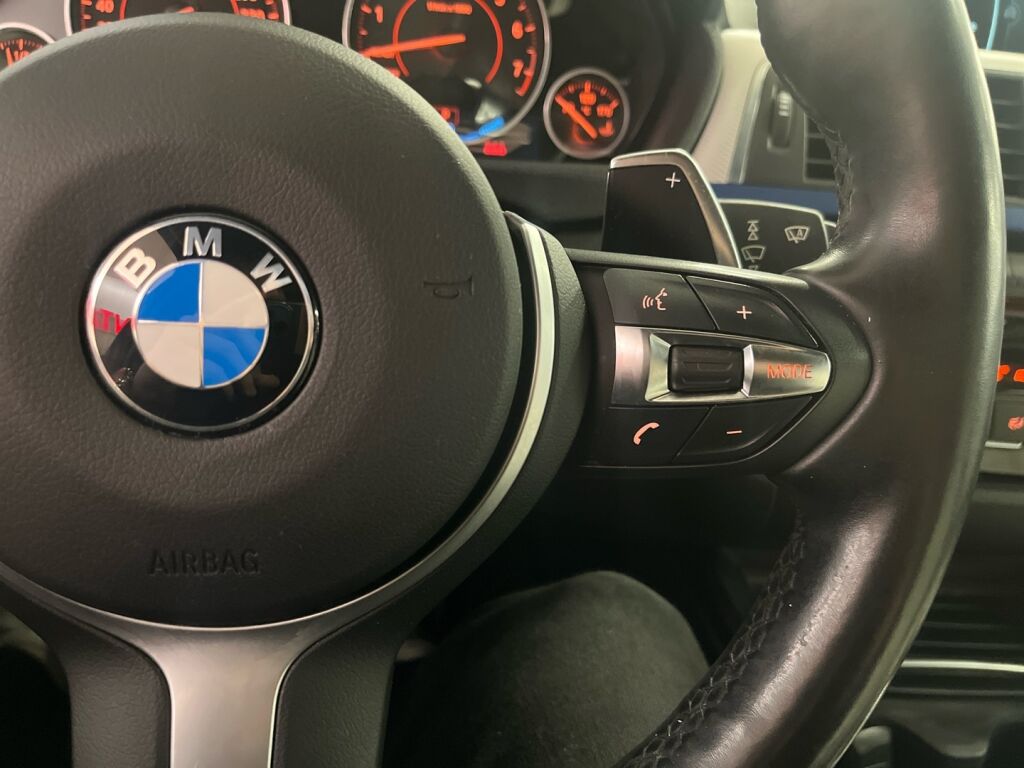 BMW 330 2016 Sininen