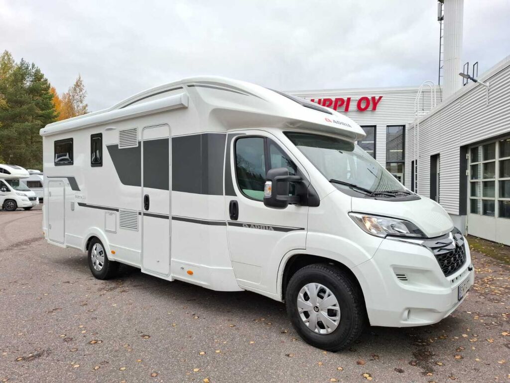 Adria Matrix Axess 670 SL 2019 Valkoinen