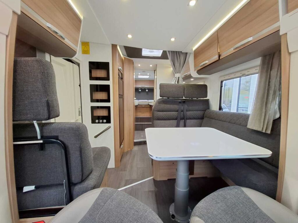 Adria Matrix Axess 670 SL 2019 Valkoinen