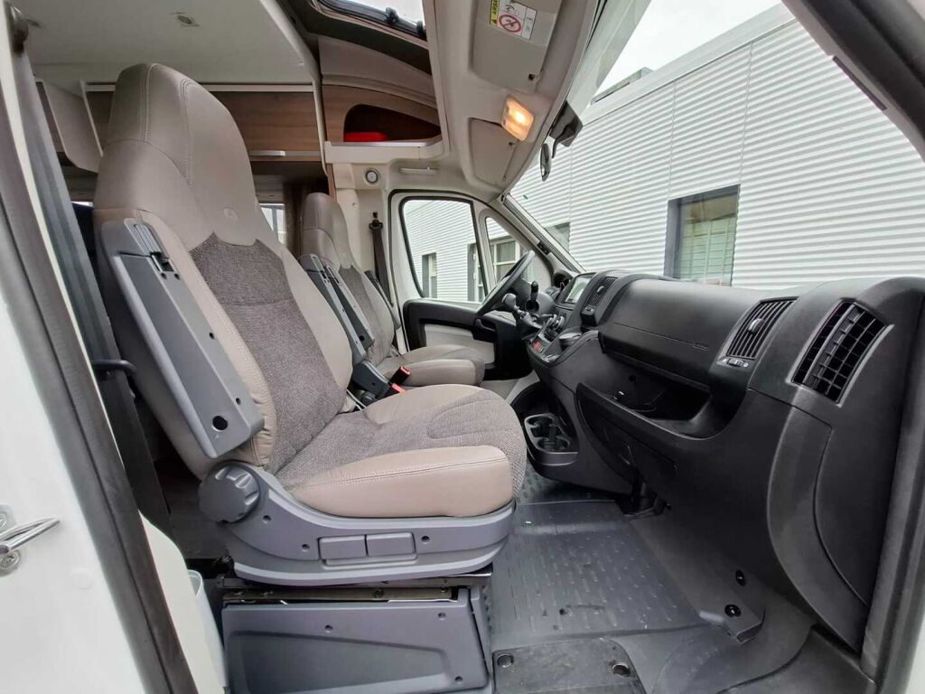 Adria Matrix Axess 670 SL 2019 Valkoinen