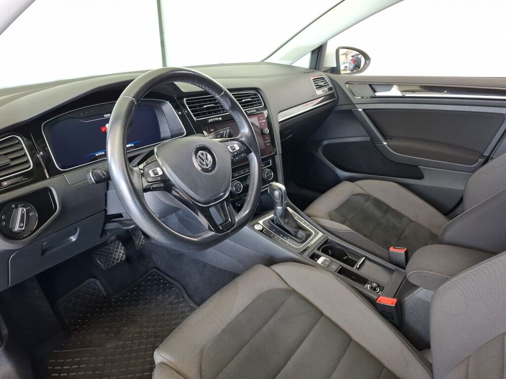 Volkswagen Golf 2019 Valkoinen