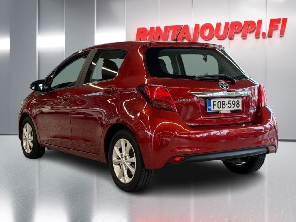 Toyota Yaris 2015 Metallinhohto Punainen