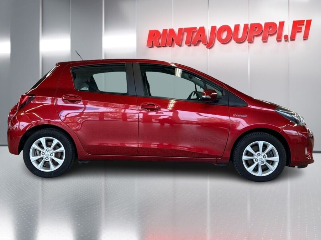 Toyota Yaris 2015 Metallinhohto Punainen