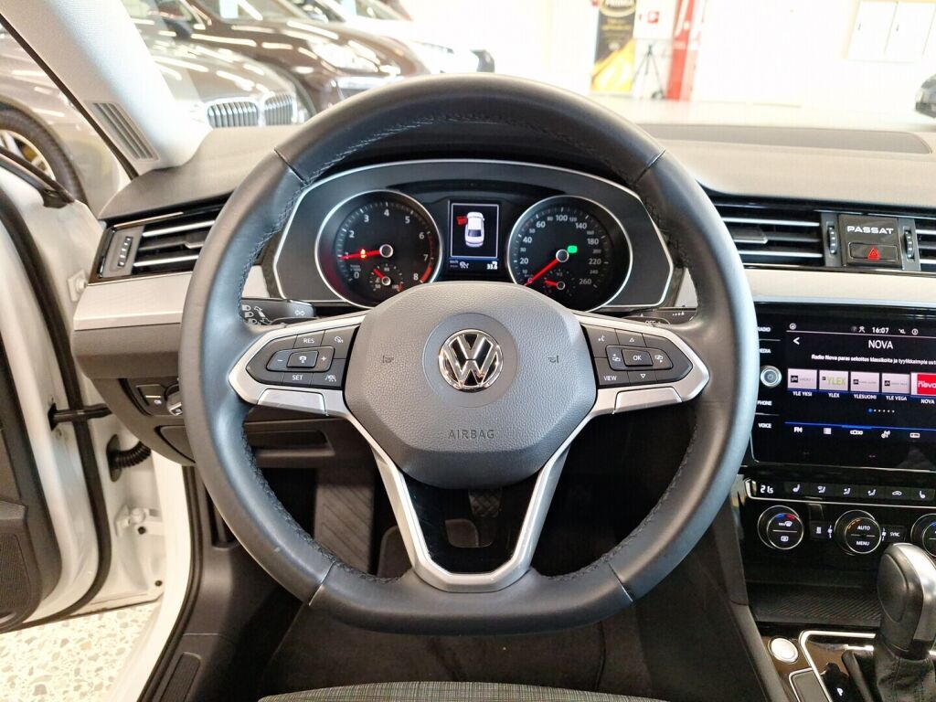 Volkswagen Passat 2020 Valkoinen